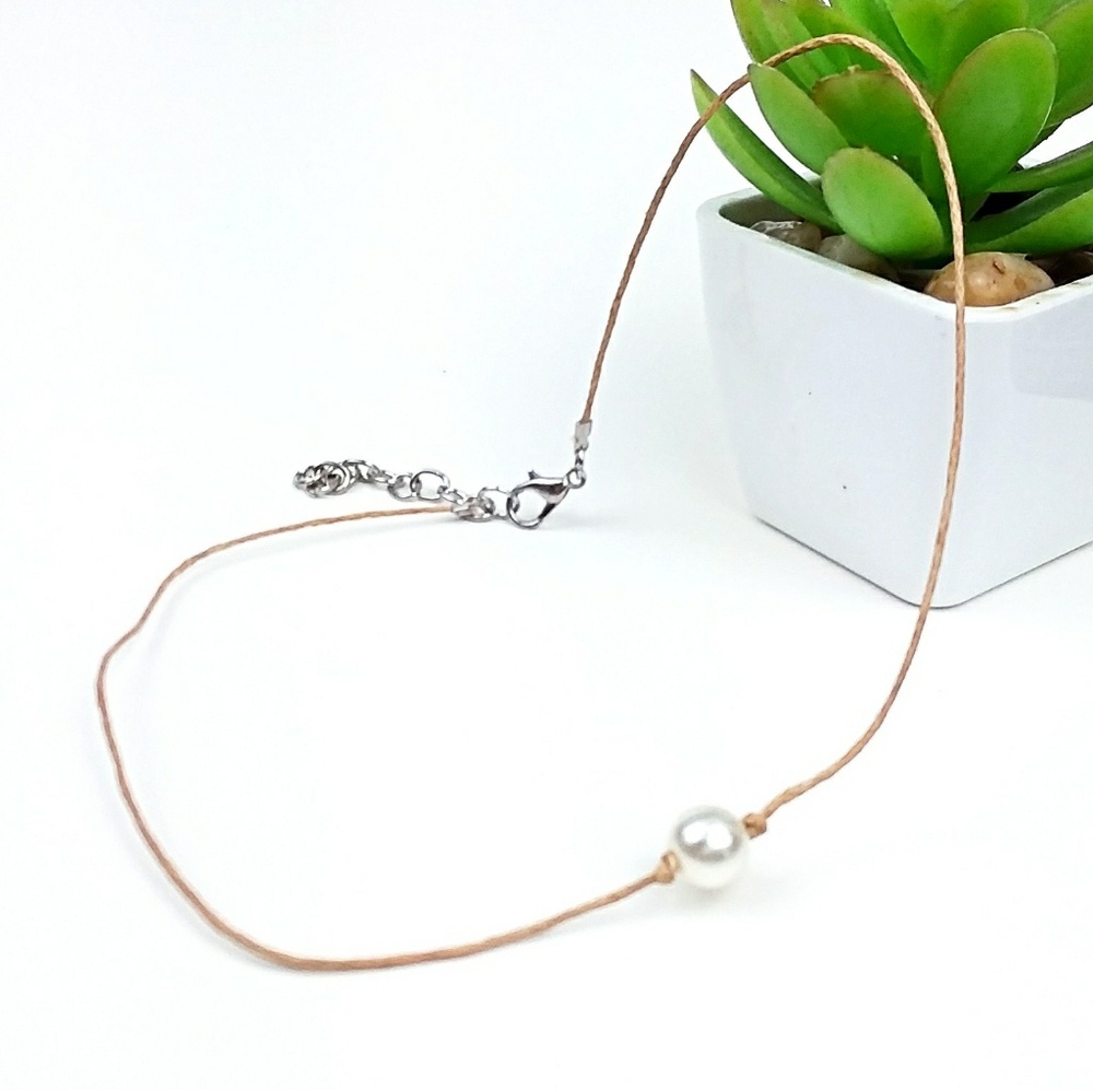 💥Sale💥 Single Pearl Beige Cord Choker Necklace